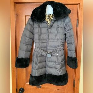 Brand: Laundry by Shelli Segal Size: medium color: gray with black trim